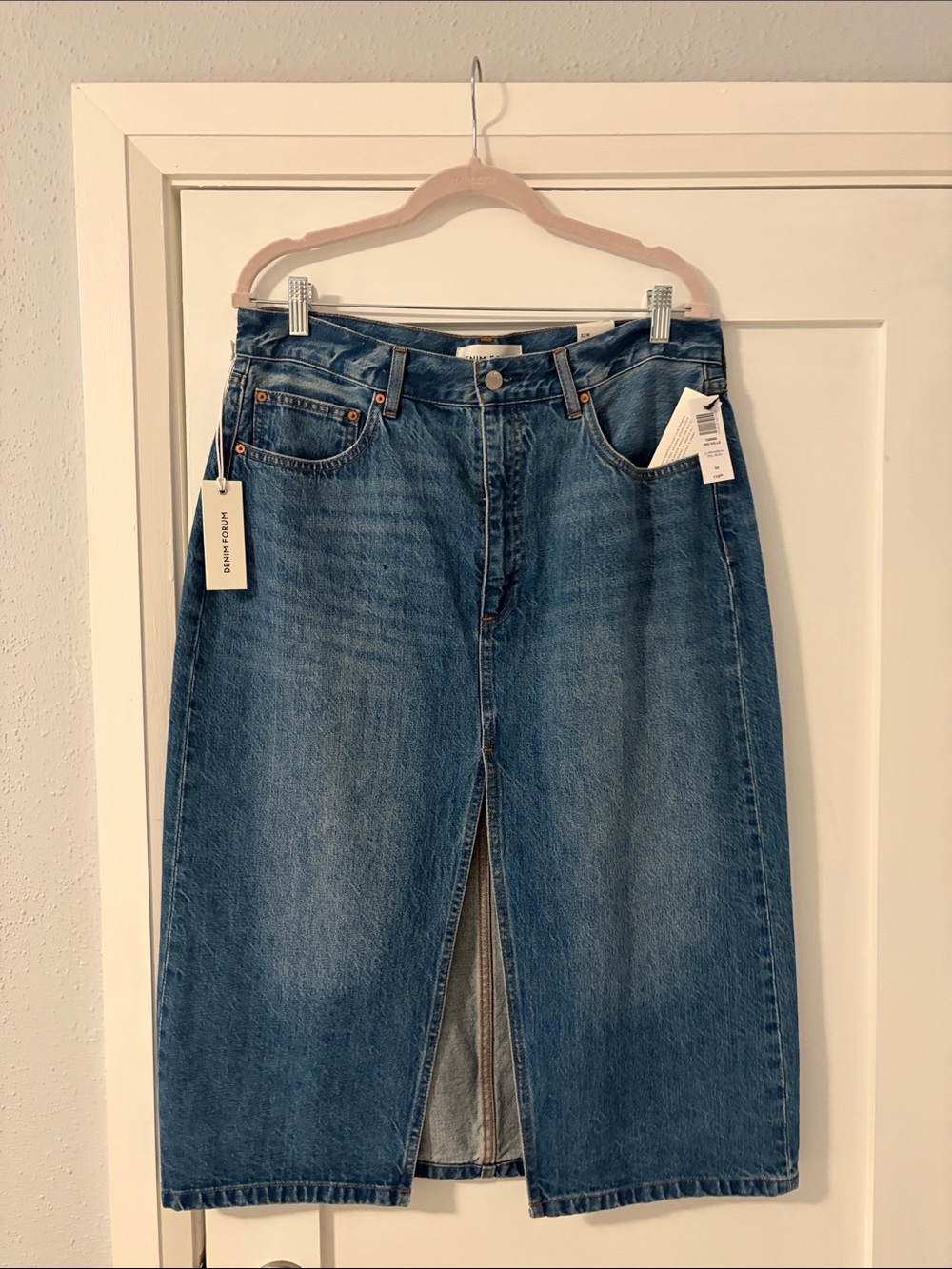 Aritizia / Denim Forus Women’s Blue Denim Midi Skirt with Front Slit